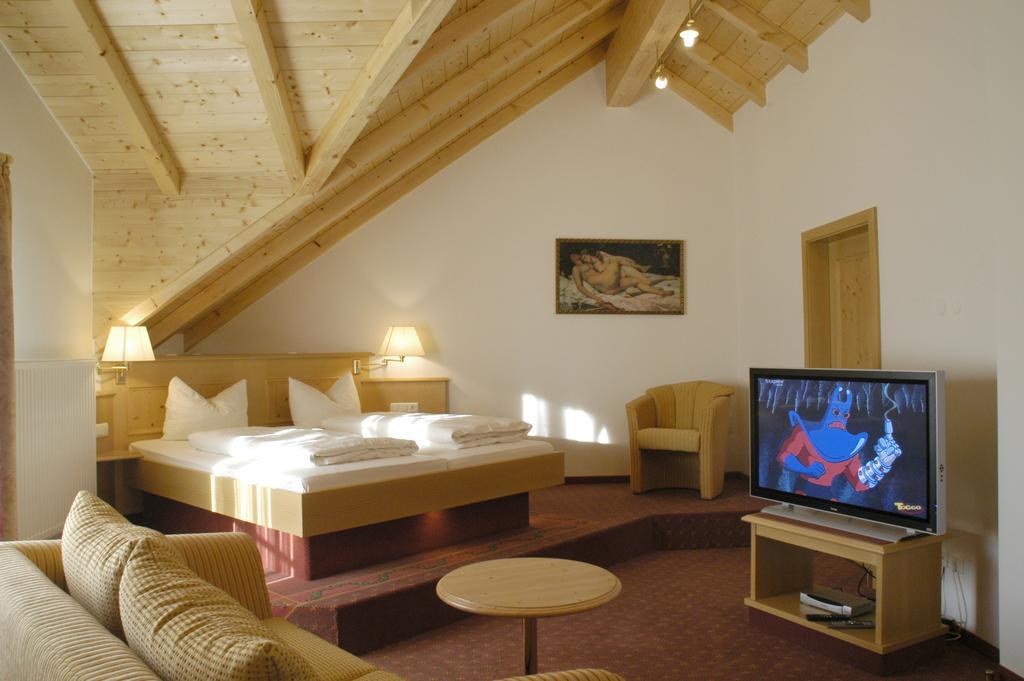 Metzgerei Gasthof Oberhauser - Hotel Zur Post Эглинг Экстерьер фото